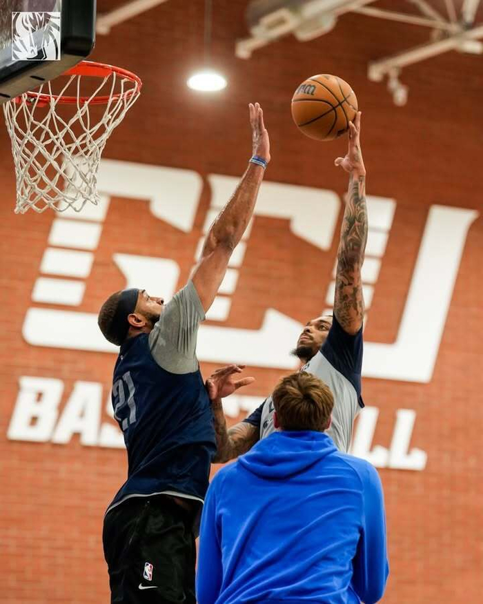 太狠了！法兰克福内部沟通备战NBA常规赛赛前罗马调整名单以备中超，今夜达拉斯独行侠备战NBA季后赛的简单介绍